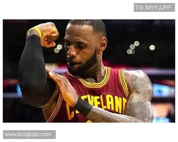 《足球篮球场上的帅气球星人物画卷，展现运动与魅力的完美融合》