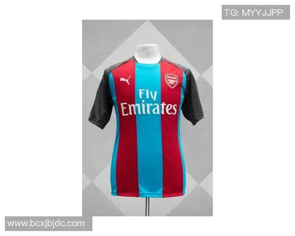 足球球星同款斜挎包潮流新品演绎运动与时尚完美结合